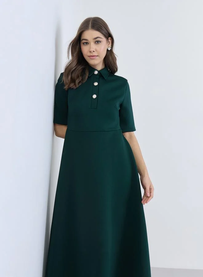 ستايلي فستان ميدي بأزرار وتصميم واسع من الأسفل